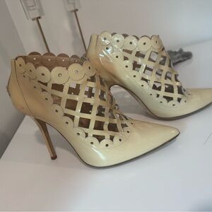 Oscar de la Renta Patent Lattice Cutout Ankle Boots in Cream